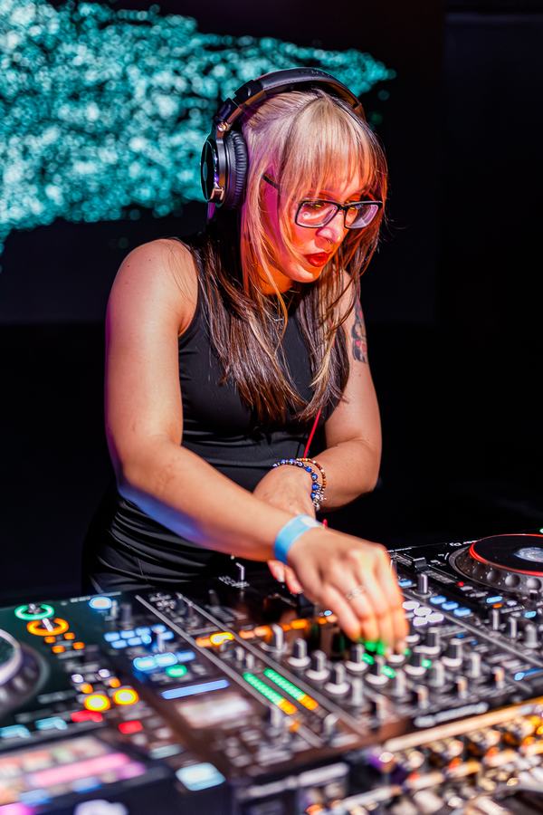 black label radio