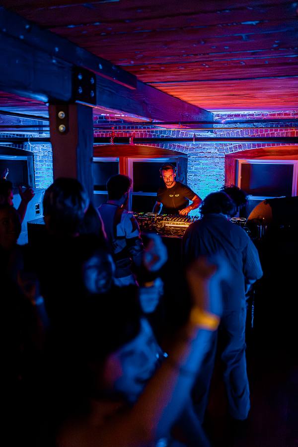 black label radio