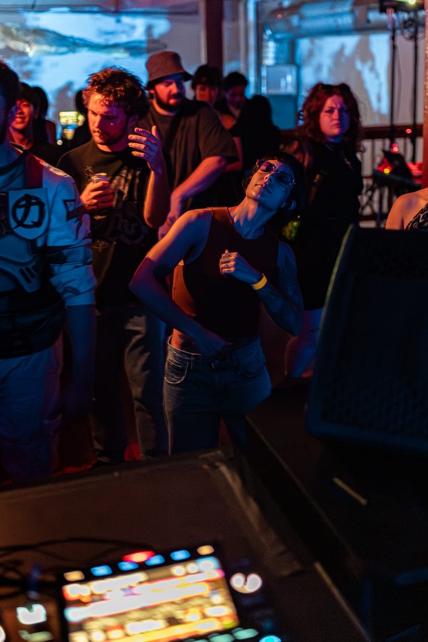 black label radio — front of house, mid-set