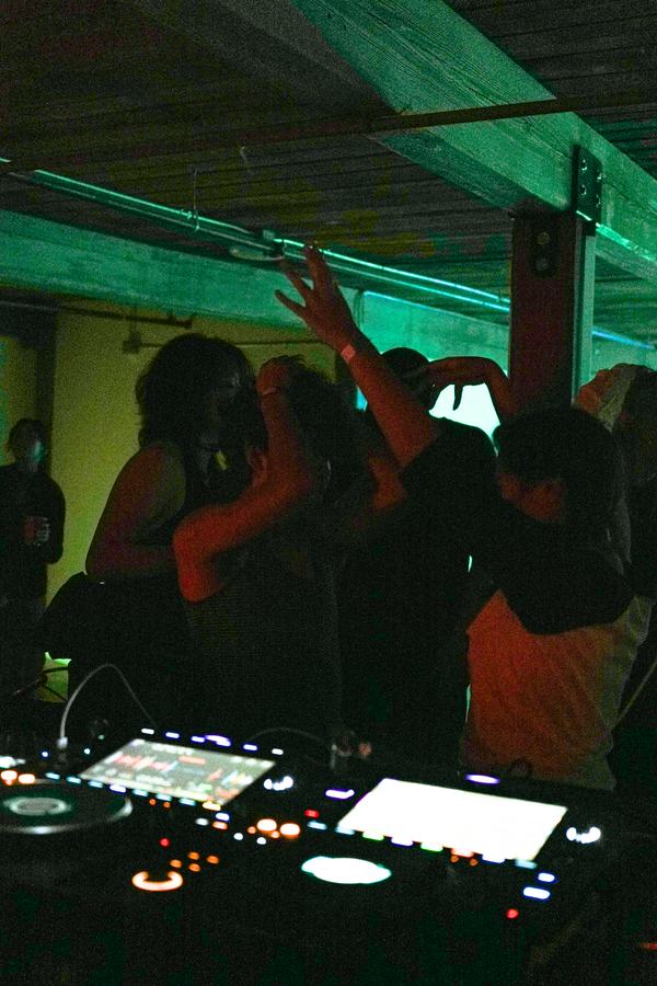 black label radio