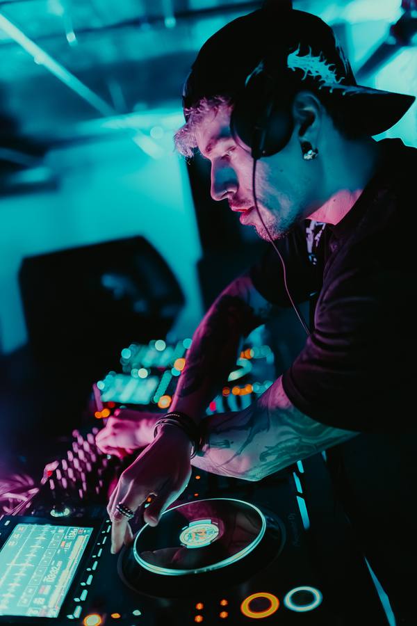 black label radio