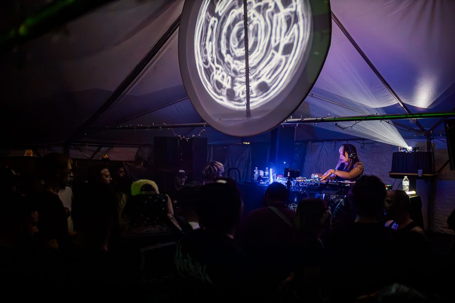 br1bytes under the tent projection