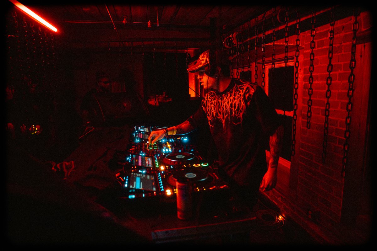 ryzl at the decks under the hanging chains in red light